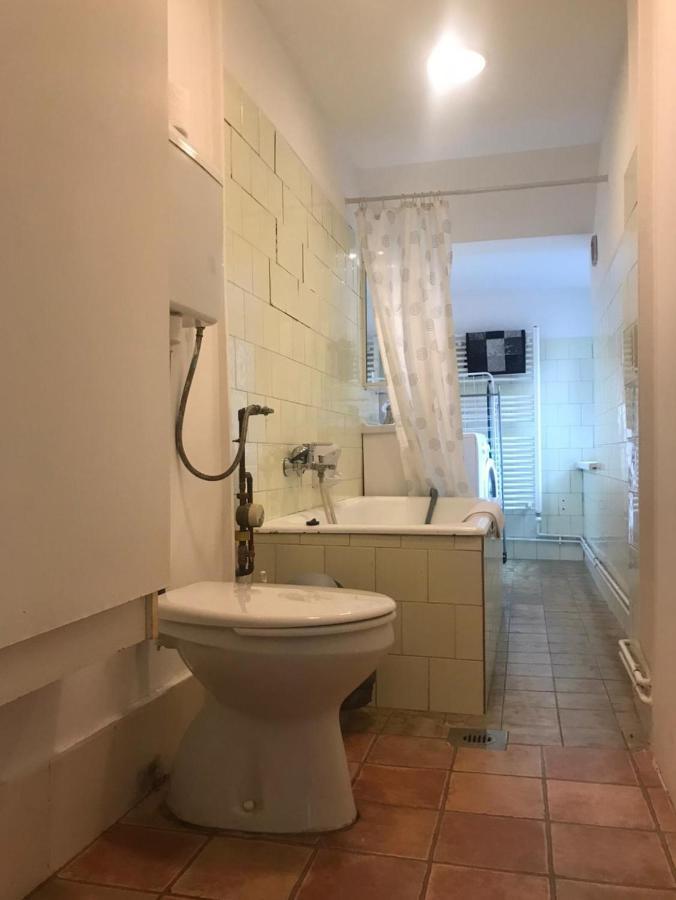 בודפשט Ac With Free Parking At Acacia St, City Center מראה חיצוני תמונה