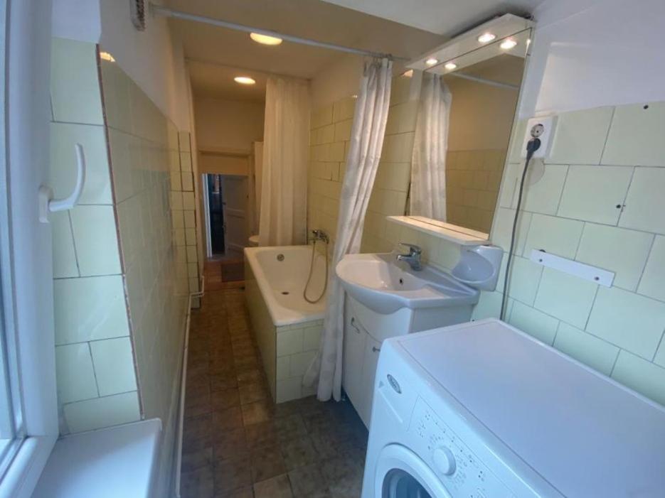 בודפשט Ac With Free Parking At Acacia St, City Center מראה חיצוני תמונה