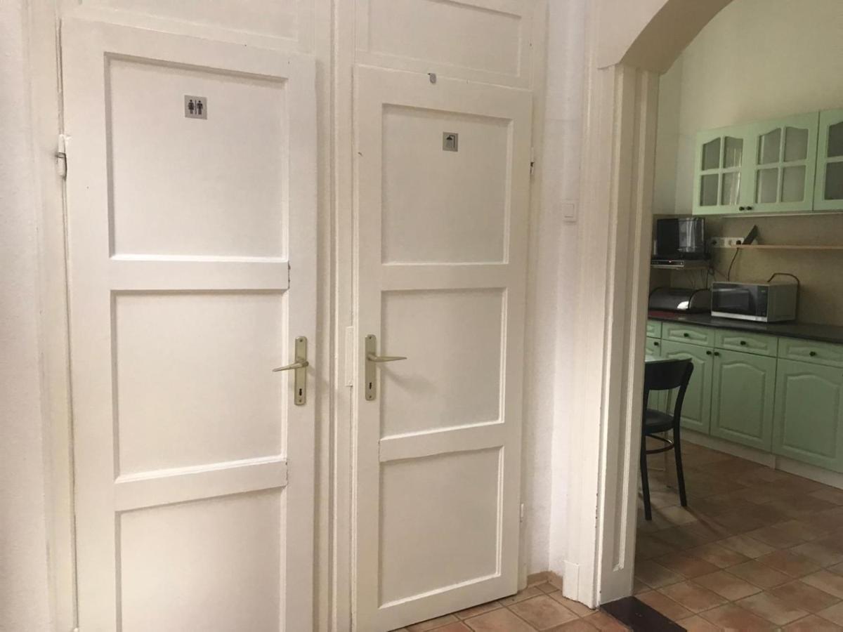 בודפשט Ac With Free Parking At Acacia St, City Center מראה חיצוני תמונה